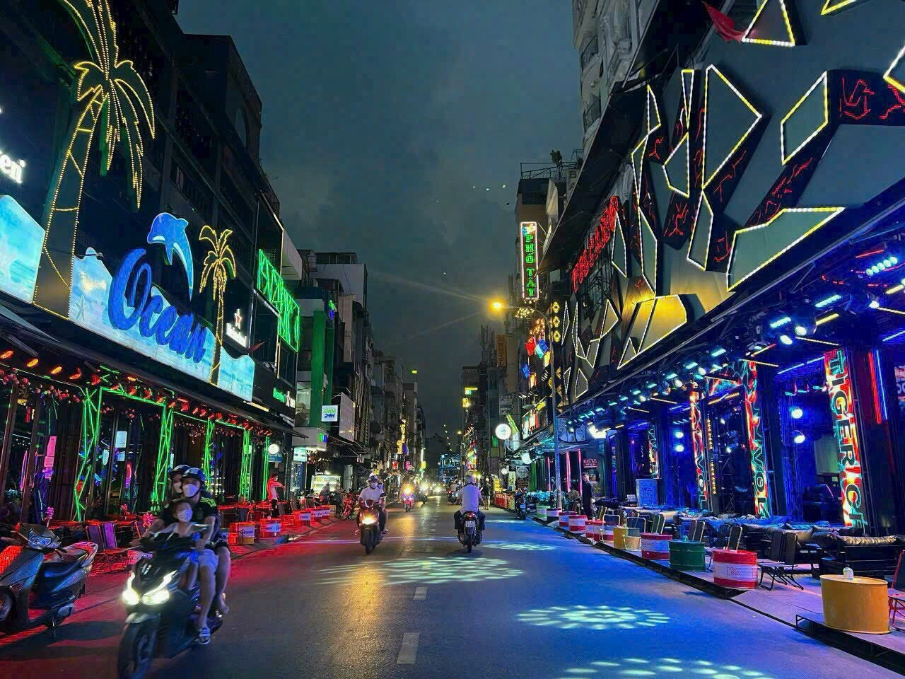 Cho thuê nhà đường Đề Thám phường Cô Giang Quận 1